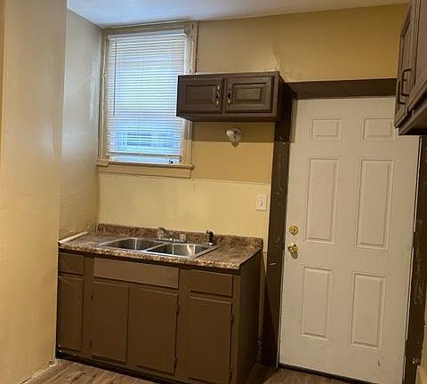 5th image of 1846 W Grand Blvd #1S