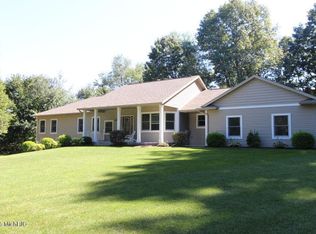 211 Cougar Ct, Holland, MI 49424