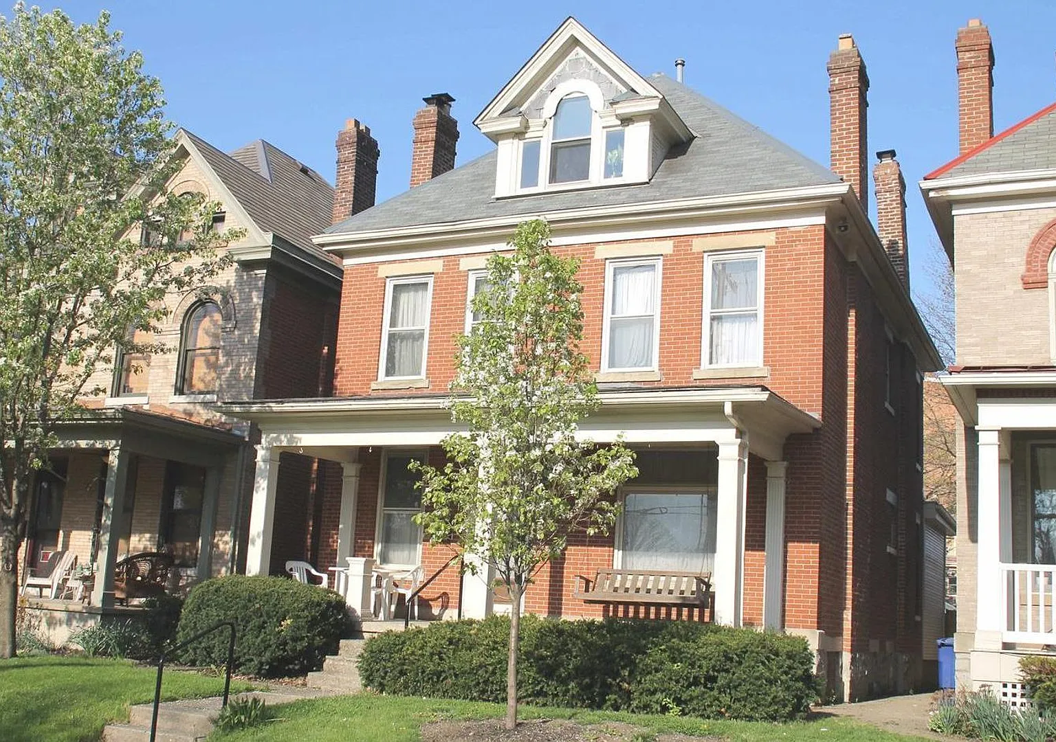 Rare Brick Single Family House On Goodale Park — Photo 1