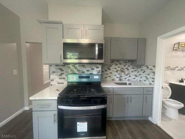 160 12th Ave FLOOR 2