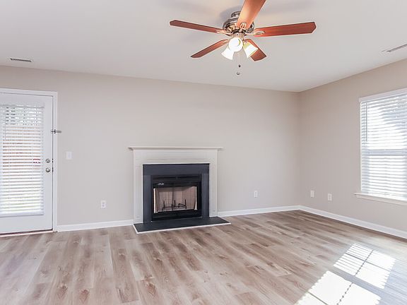 5th image of 1549 Pebble Ridge Dr