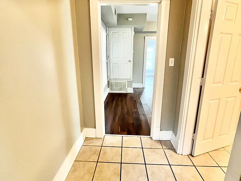 637 W Ormsby — Photo 6