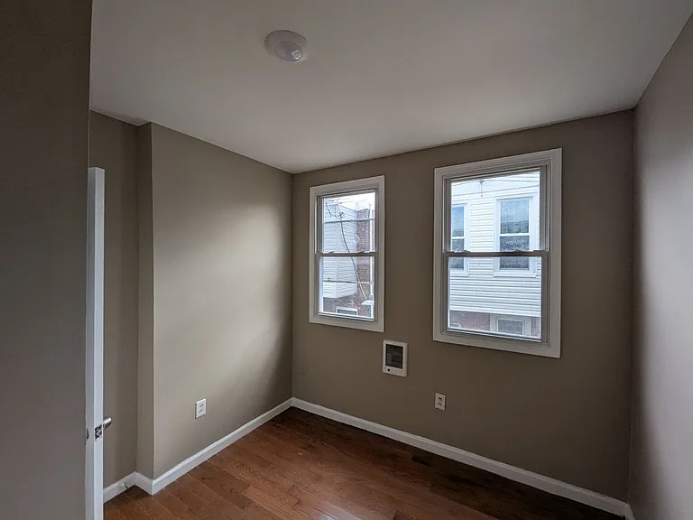 5838 Windsor Ave — Photo 7