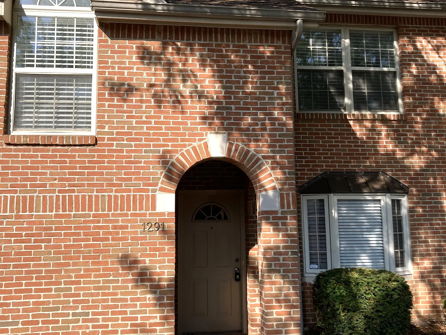 2 bed, 2.5 bath, 1200 sqft, $1,600 — Photo 1
