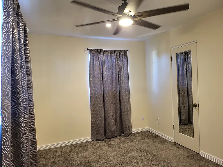 1040 N 27th Pl — Photo 94