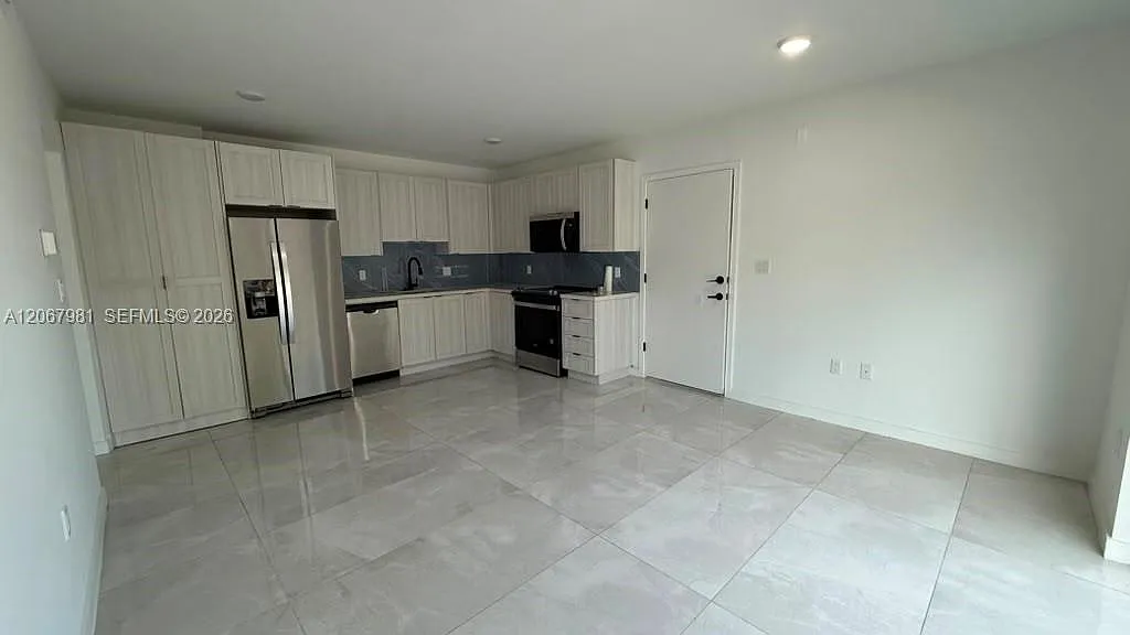 1 bed, 1.0 bath, 550 sqft, $1,800 — Photo 2