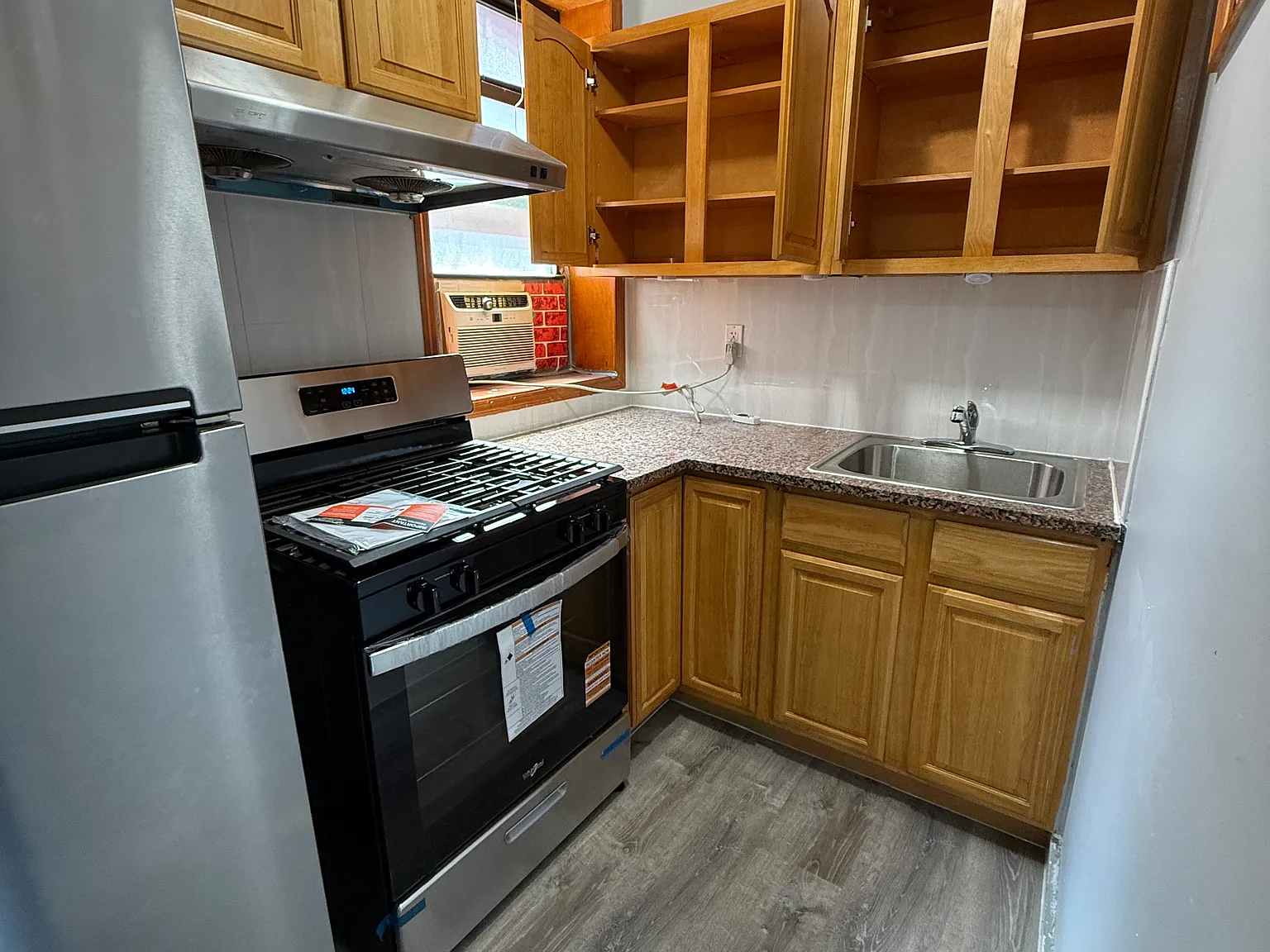 2 bed, 460 sqft, $2,300 — Photo 2