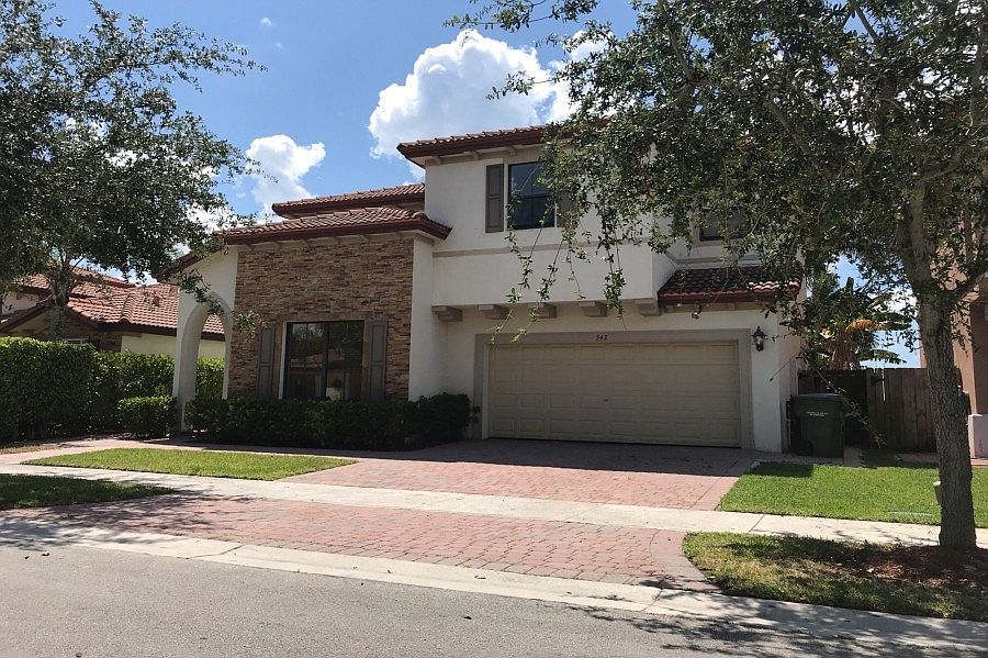 2nd image of 543 SE 37th Pl