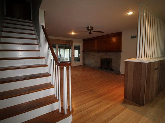 2nd image of 107 E Conestoga St