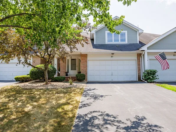 27 Running Brook Ln, Rochester, NY 14626