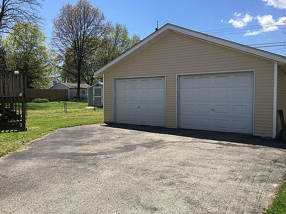 3rd image of 117 Whitelaw Ave