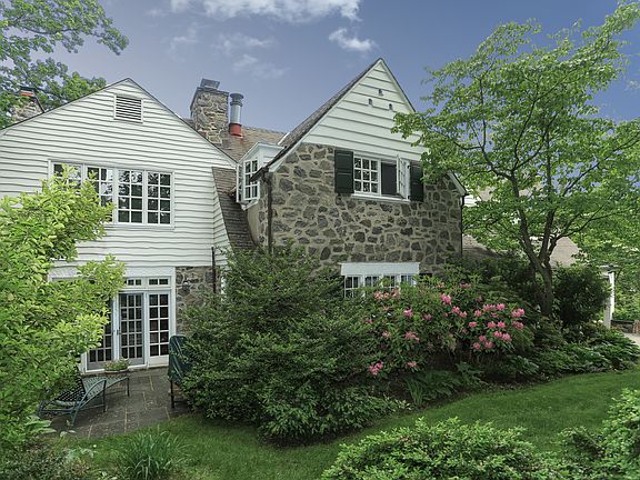 3rd image of 19 Althea Ln