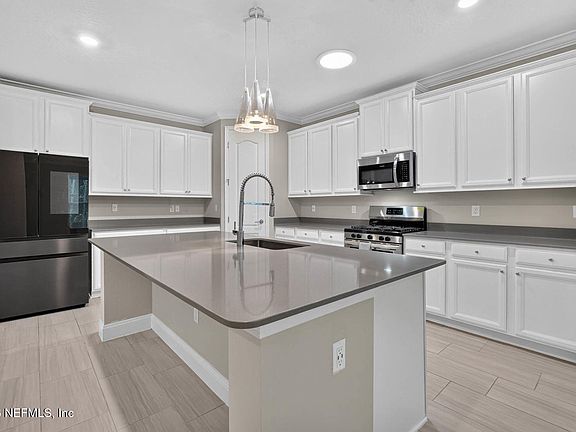 5th image of 196 SILVER REEF Lane