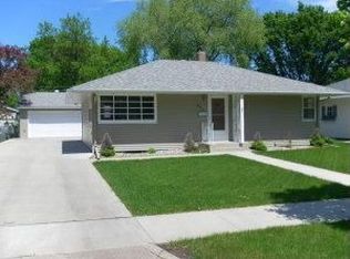 421 23rd Ave N, Fargo, ND 58102