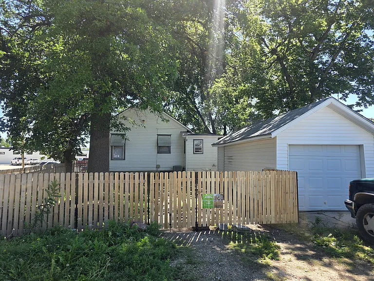 901 S 24th St — Photo 31