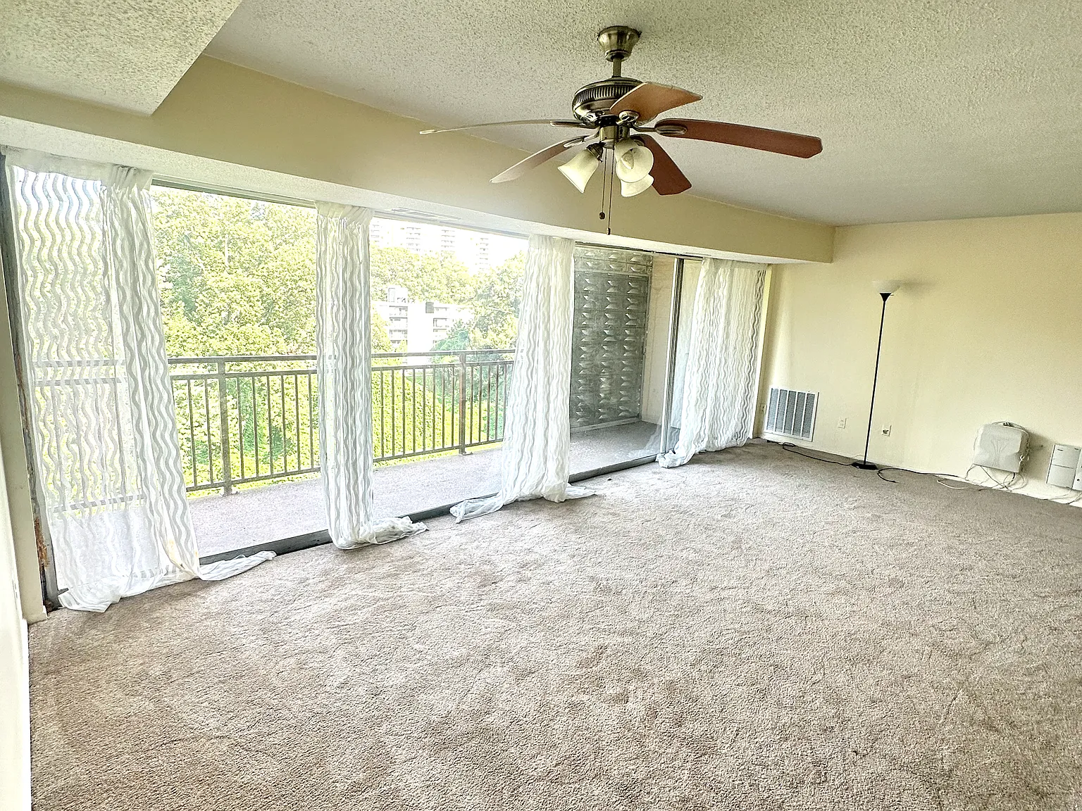 3 bed, 1200 sqft, $2,200 — Photo 1