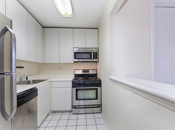 215 West 95th Street image 3 of 12