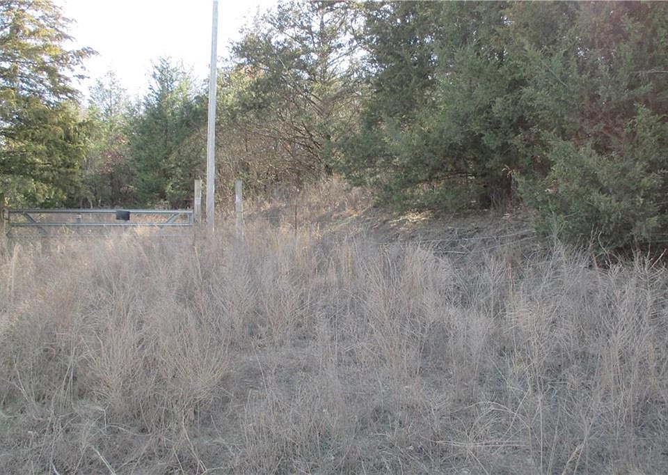 2nd image of 778 Reveille Valley Rd
