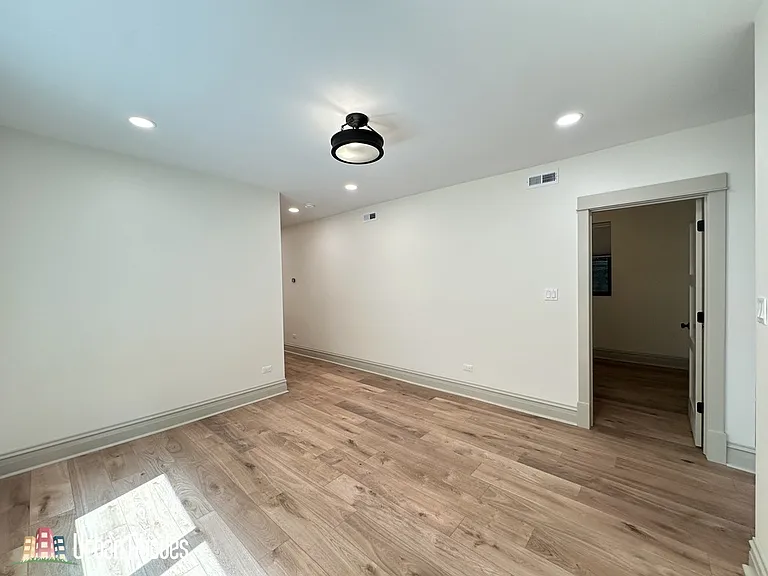 1933 N Fairfield Ave — Photo 12