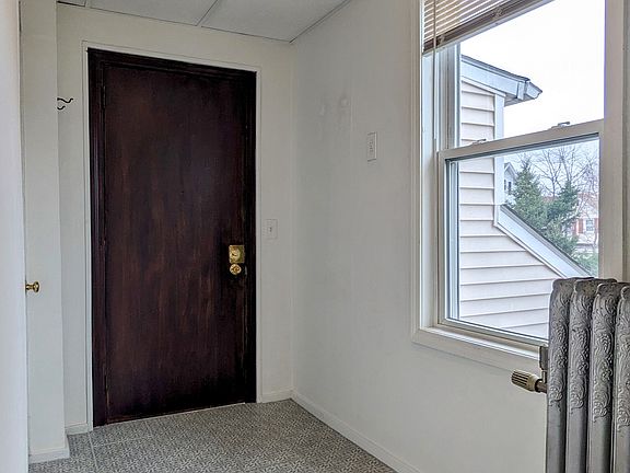 APT 2R entrance hallway.