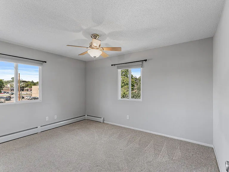 2720 Rosalyn Ct — Photo 48