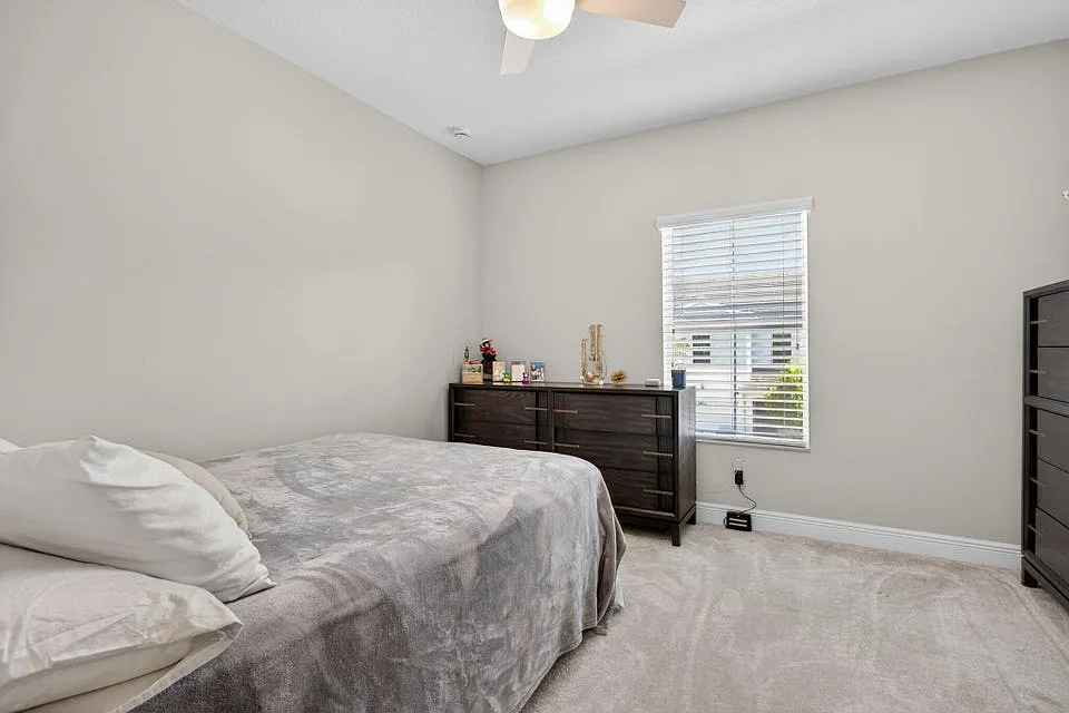 3 bed, 2.5 bath, 1977 sqft, $4,200 — Photo 2
