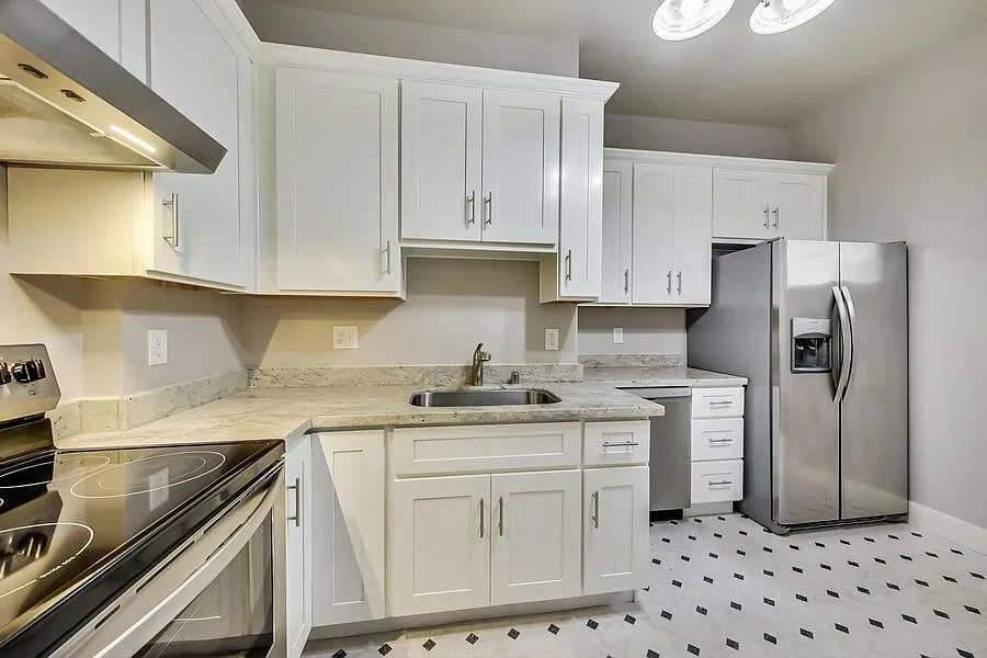 2 Bedroom + Bonus Room/Office in Downtown Palo Alto! — Photo 1