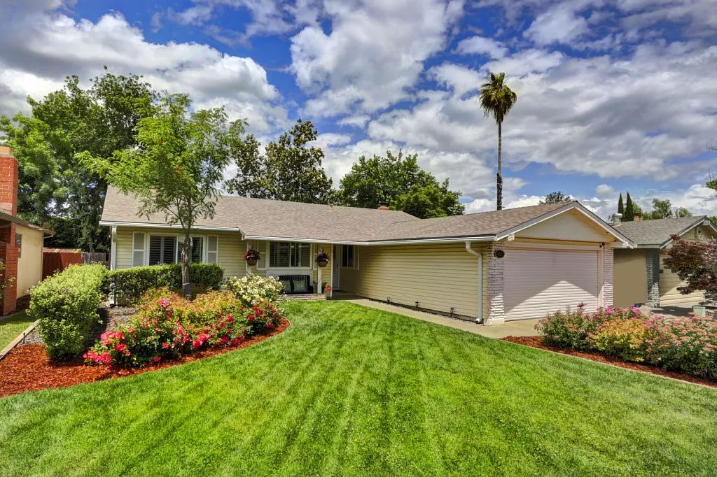 8687 Fallbrook Way photo 1
