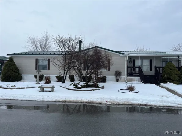 1164 Timberwood Ct, Lockport, NY 14094