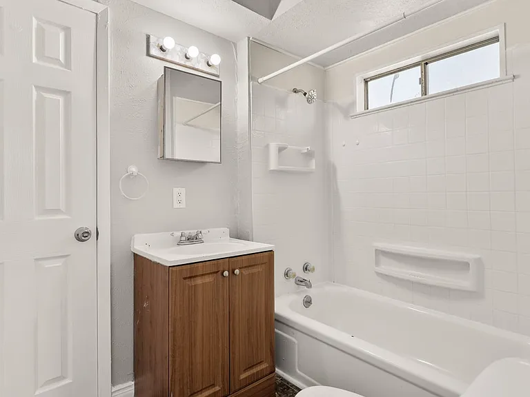 807 W Sabine St — Photo 9