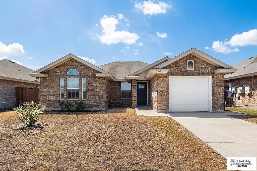 3 bed, 2.0 bath, 1279 sqft, $2,000 — Photo 1