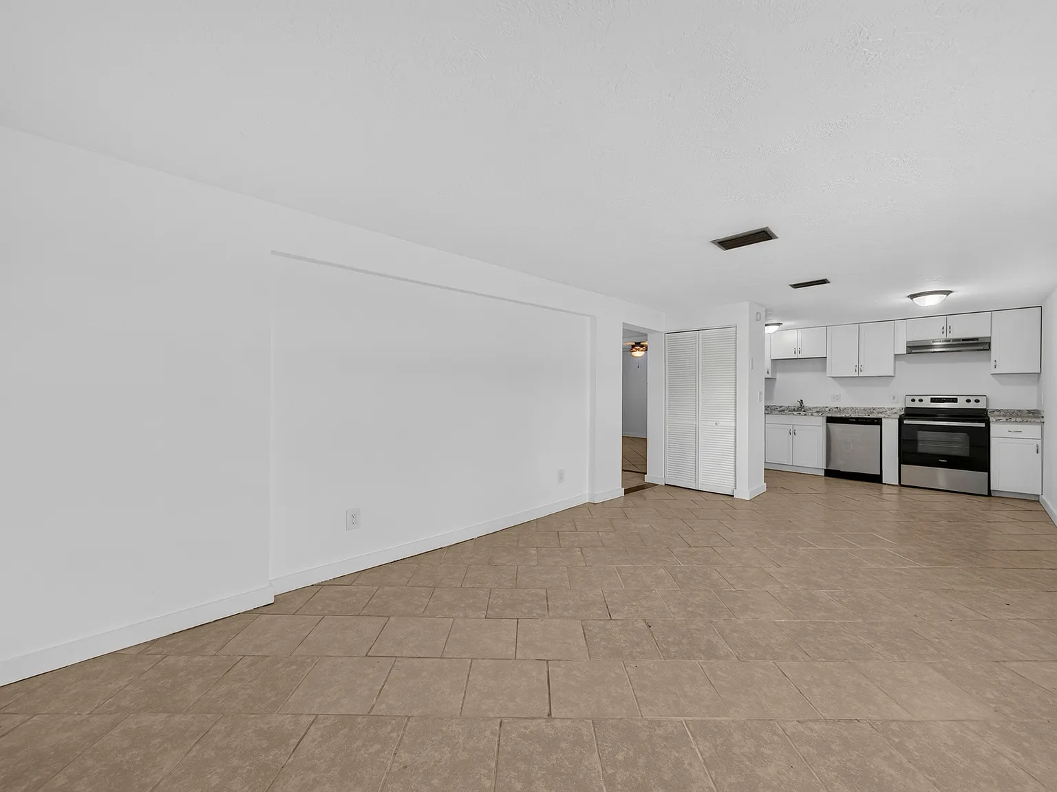 313 Laurel Street - 3 — Photo 3