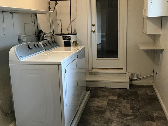 Back porch/mudroom, new washer and dryer