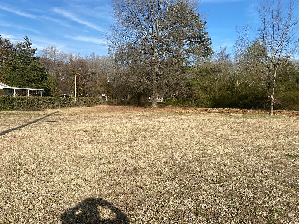 2nd image of 1106 N Harmony Rd