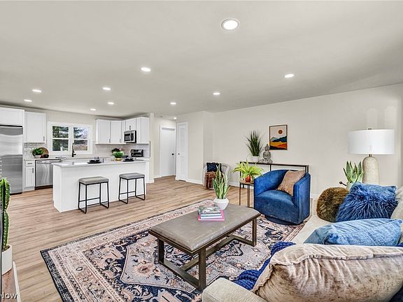 3rd image of 6678 Solon Blvd