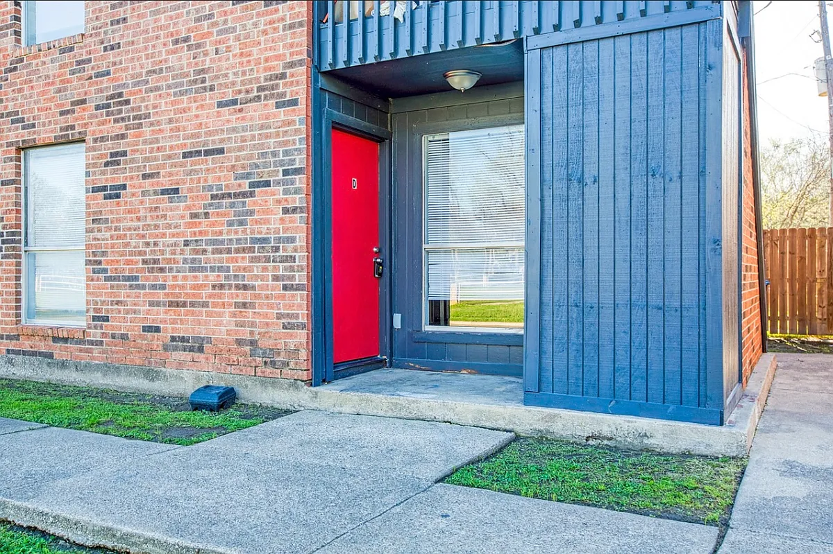 Building Photo - 916 Isbell Rd #D