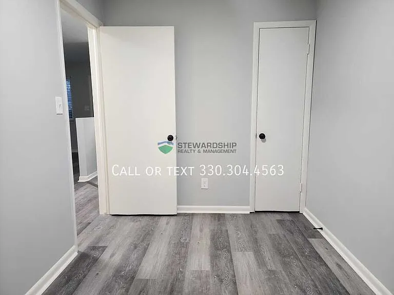 2559 Edwin Ave — Photo 6