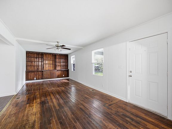 3rd image of 3826 Kingwood Cir