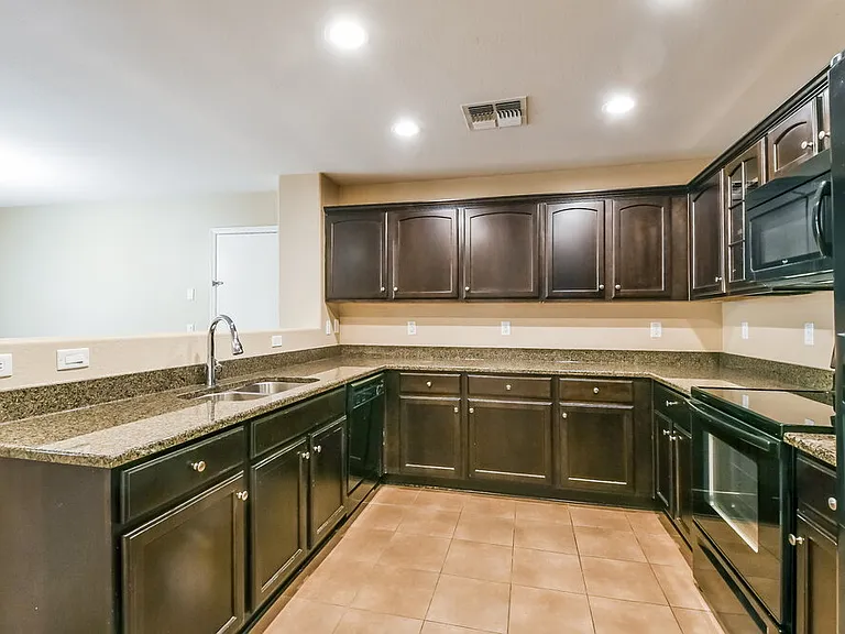 923 S Pheasant Dr — Photo 6