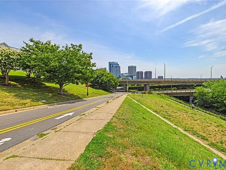 733 S Pine St — Photo 45