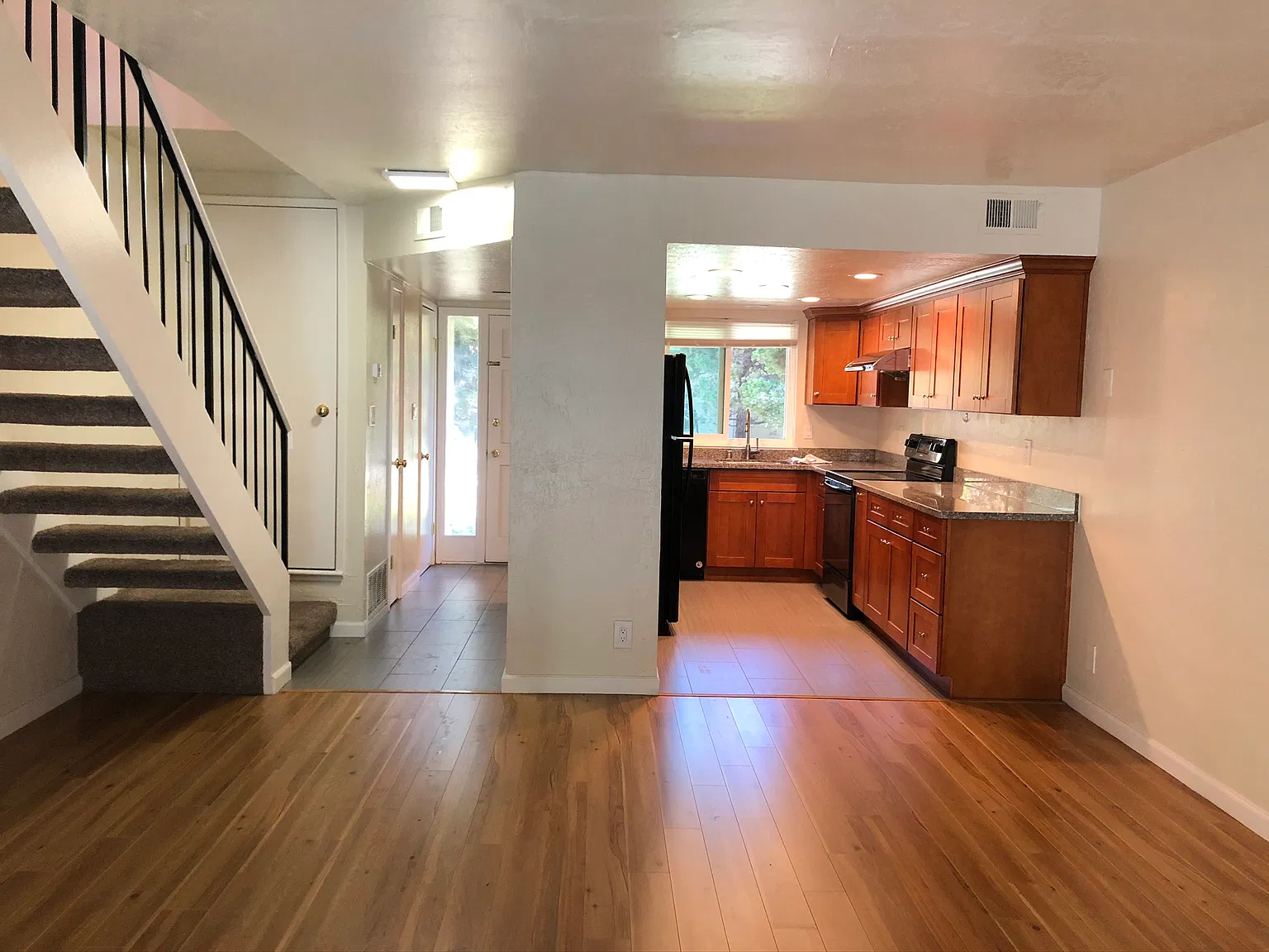 2 bed, 1.5 bath, 976 sqft, $3,100 — Photo 4
