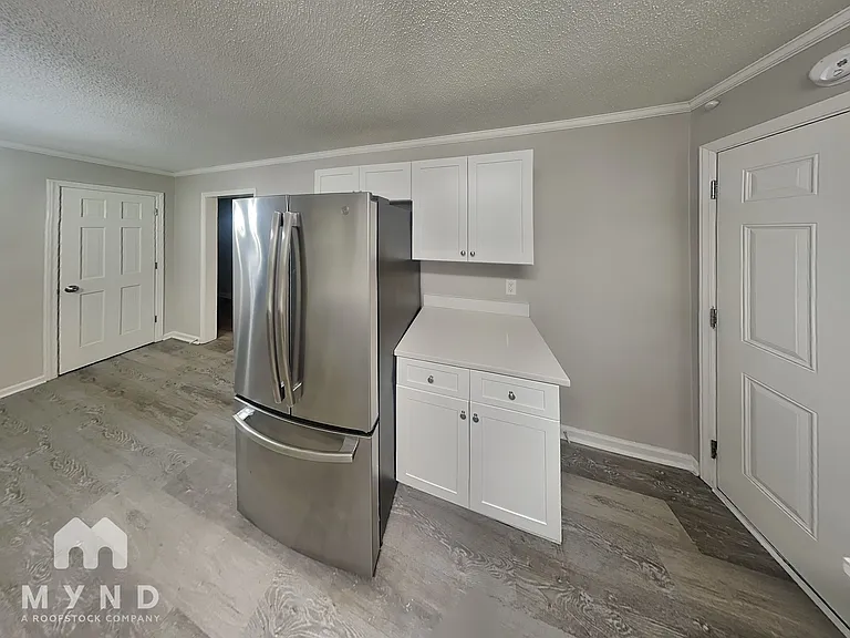 907 Briar Ct — Photo 9