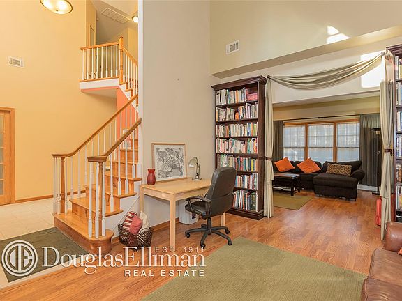 4th image of 279 Seneca St