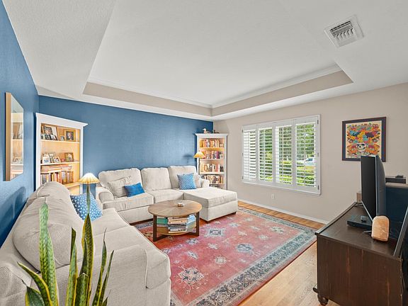 4th image of 1533 River Oak Way