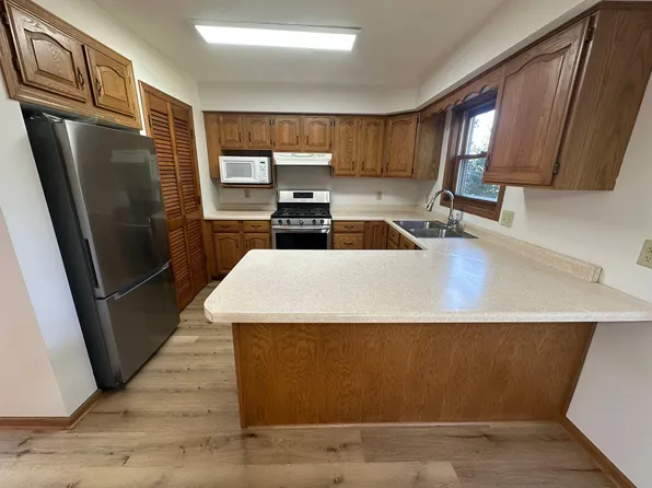 724 Hilltop Dr, Taylors Falls, MN 55084