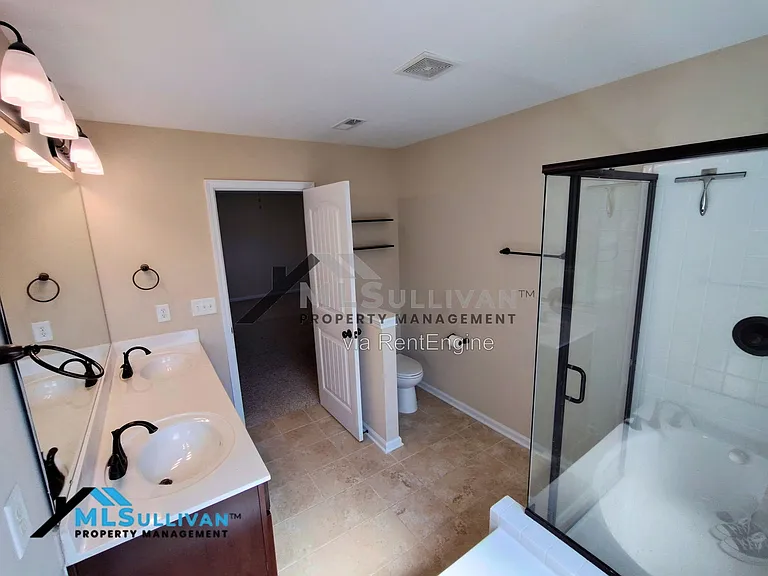 207 Maple Walk St — Photo 20