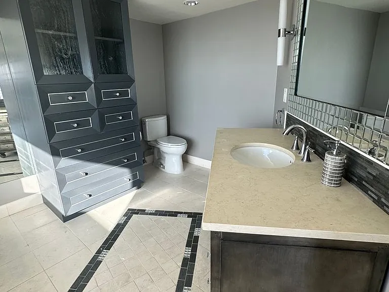245 N Vine St #901 — Photo 19