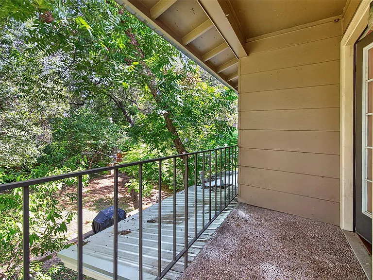 1513 Travis Heights Blvd #A — Photo 7