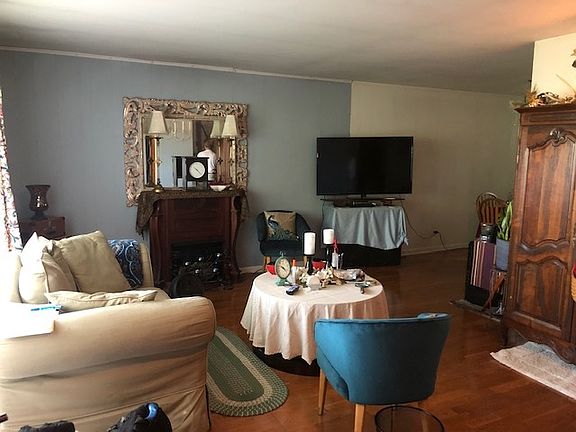 2nd image of 995 Washington Blvd