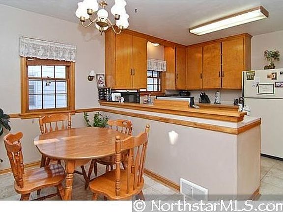 4th image of 2516 22nd Ave NE